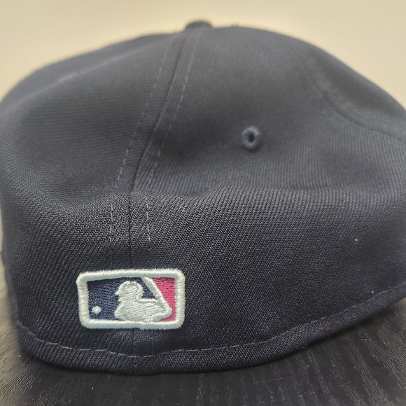 New York Yankees Polarlights New Era x 59Fifty Fitted Hat (Size 8) - NWT - Picture 5 of 9